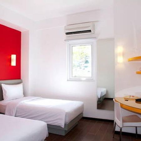 Amaris Hotel Амбон Экстерьер фото