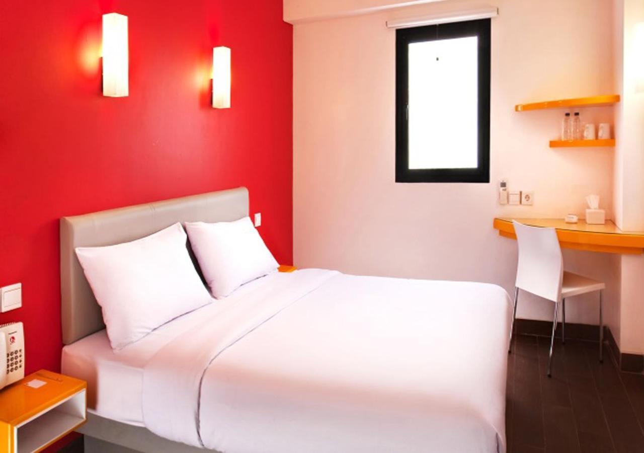 Amaris Hotel Амбон Экстерьер фото