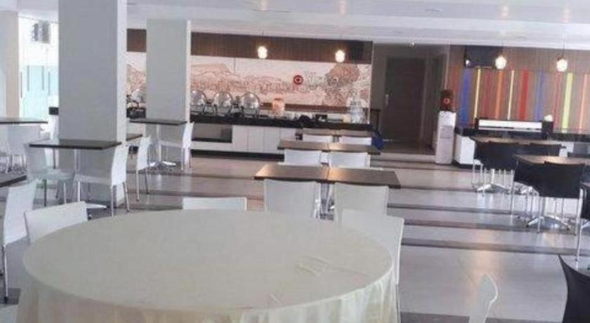 Amaris Hotel Амбон Экстерьер фото
