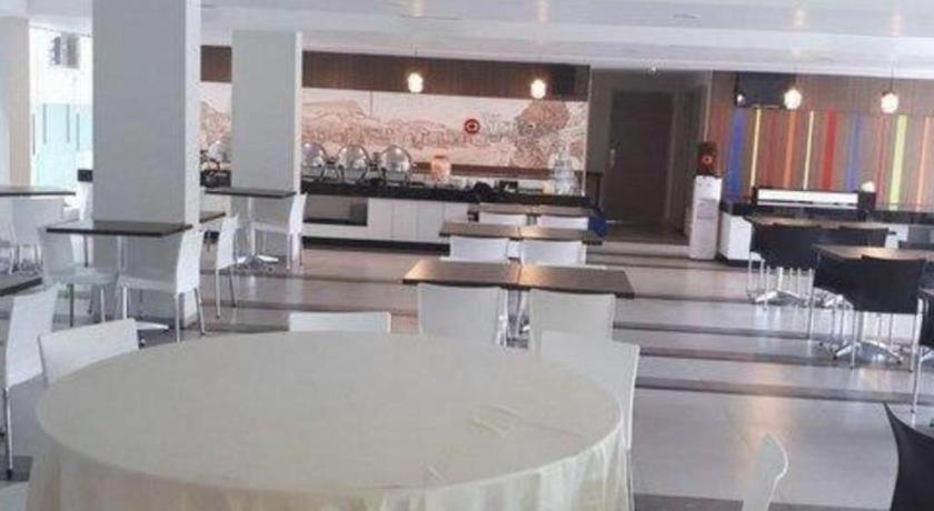 Amaris Hotel Амбон Экстерьер фото